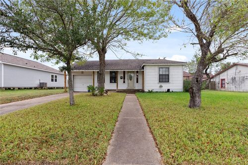 806 Douglas Street, Refugio, TX, 78377 | Card Image