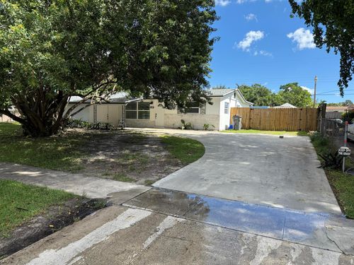 912 Montego Dr, West Palm Beach, FL, 33415-3846 | Card Image