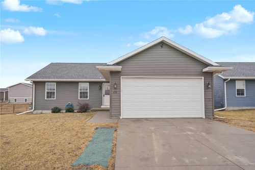 111 Blue Jay Ave, Vinton, IA, 52349-4100 | Card Image