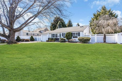 114 Lowell Rd, Sayville, NY, 11782-2215 | Card Image