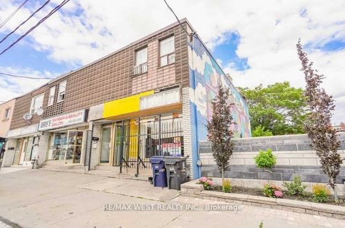 477 Oakwood Ave, York, ON, M6E2W4 | Card Image