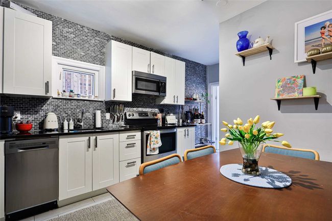 MAIN - 124 Argyle St, Home with 1 bedrooms, 1 bathrooms and 1 parking in Toronto ON | Image 10