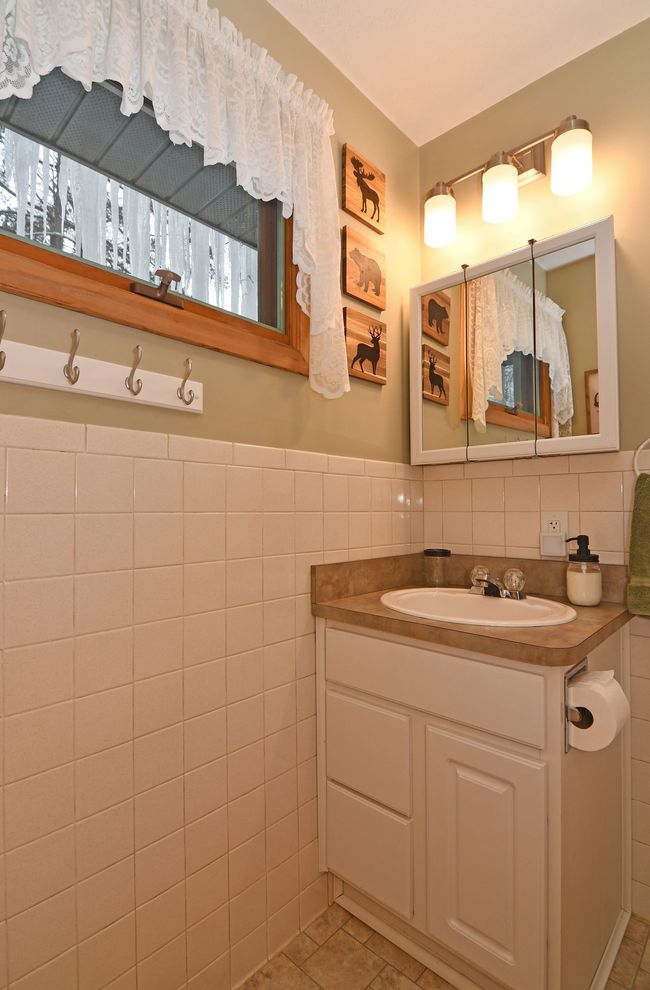 Full Bath off Hallway | Image 34
