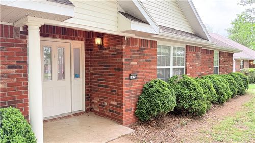 772 N Queen Annes Lace Dr, Fayetteville, AR, 72704-5105 | Card Image