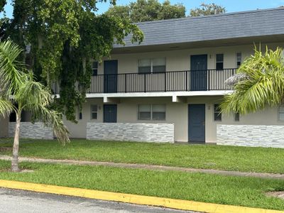 208 - 7925 Fairview Dr, Condo with 1 bedrooms, 1 bathrooms and null parking in Tamarac FL | Image 2