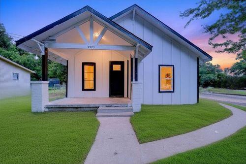 2923 Walnut St, Greenville, TX, 75401-3829 | Card Image