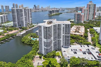 1607 - 3400 Ne 192nd St, Condo with 2 bedrooms, 2 bathrooms and null parking in Aventura FL | Image 1