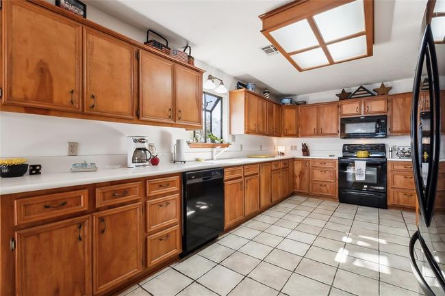 221 Kokomo Run, House other with 3 bedrooms, 2 bathrooms and 2 parking in Pointblank TX | Image 11