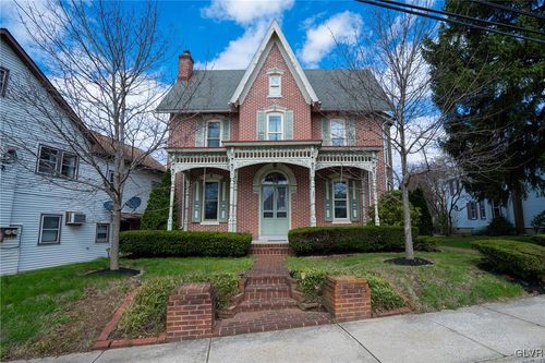 221 Franklin St, Alburtis, PA, 18011-5009 | Card Image