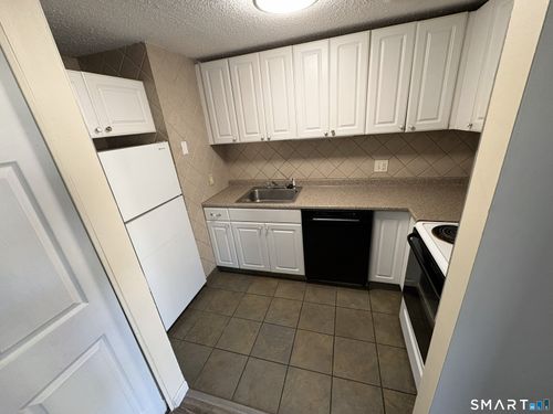 20-20 Burgundy Hill Ln, Middletown, CT, 06457-6329 | Card Image