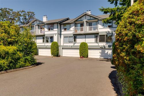 17-3008 Quadra St, Victoria, BC, V8T4G3 | Card Image