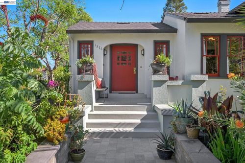 1376 Versailles Ave, Alameda, CA, 94501 | Card Image