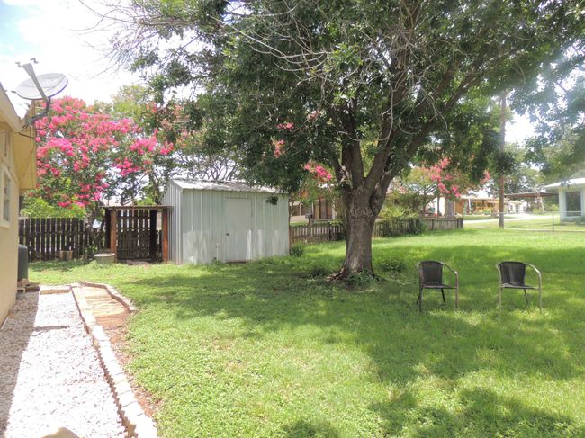 200 Willow, House other with 3 bedrooms, 2 bathrooms and null parking in Tow TX | Image 27
