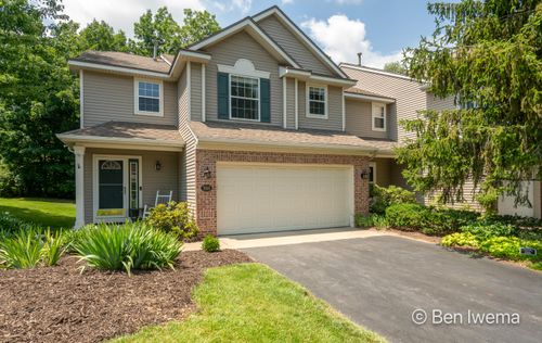 3916 Old Elm Dr Se, Kentwood, MI, 49512-9417 | Card Image