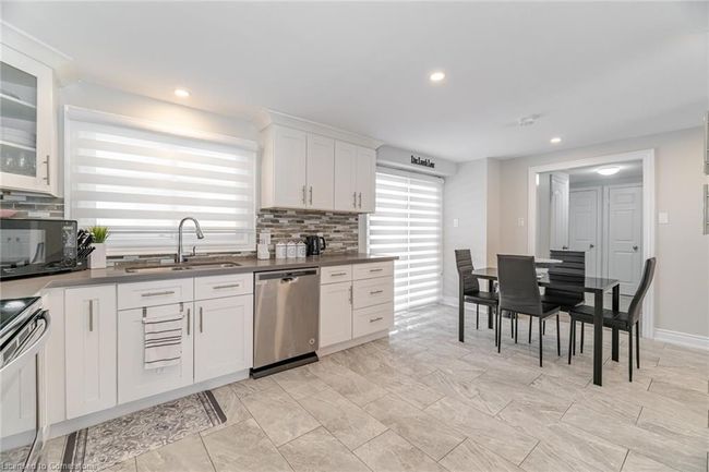 512 Pinetree Cres, House other with 3 bedrooms, 3 bathrooms and 4 parking in Cambridge ON | Image 20