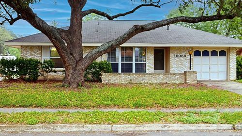 5058 Galahad Dr, San Antonio, TX, 78218-2701 | Card Image