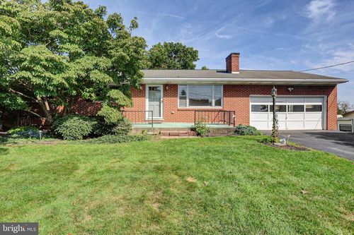 565 Lindia Dr, CHAMBERSBURG, PA, 17202-8714 | Card Image