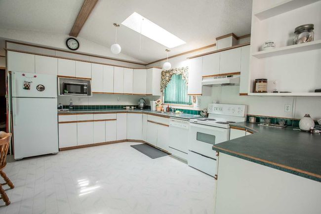 11008 103 Street, House other with 3 bedrooms, 2 bathrooms and 2 parking in High Level AB | Image 8
