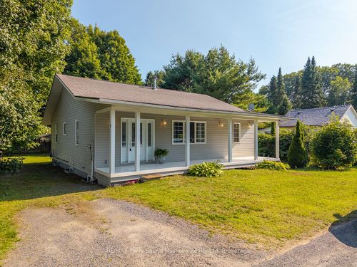 6 Kitchener Ave, Parry Sound, ON, P2A1R9 | Card Image
