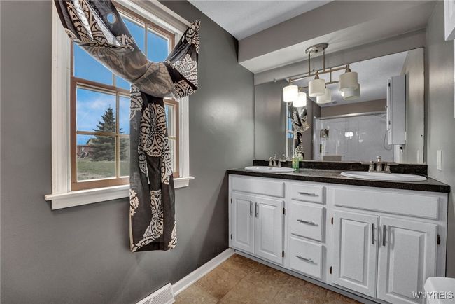 First floor ensuite | Image 24