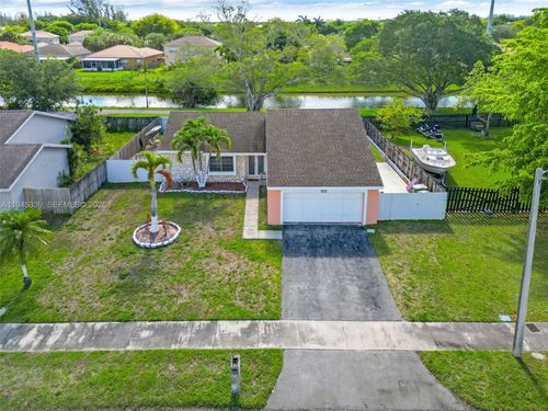 1747 N Goldeneye Ln, Homestead, FL, 33035-1000 | Card Image
