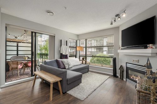 305-124 W 3rd St, North Vancouver, BC, V7M1E8 | Card Image