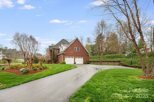 201 Springwood Dr Ne, Valdese, NC, 28690-8600 | Card Image