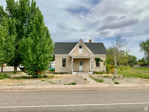 209 E 300 N, Richfield, UT, 84701-2333 | Card Image