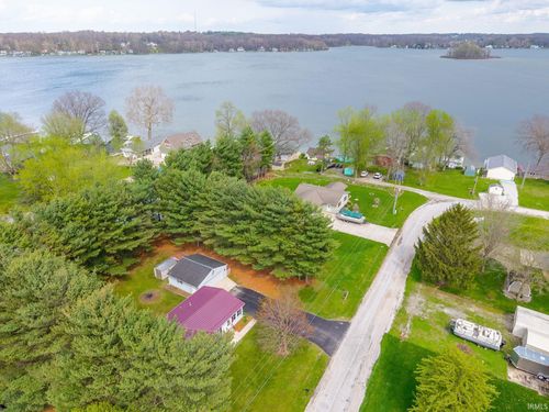 54 EMS Ems D21c Ln, Syracuse, IN, 46567-7994 | Card Image