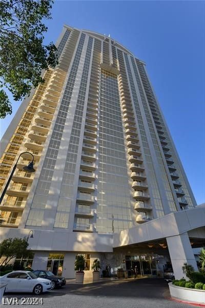 PH3402 - 135 E Harmon Avenue, Home with 1 bedrooms, 1 bathrooms and null parking in Las Vegas NV | Image 1