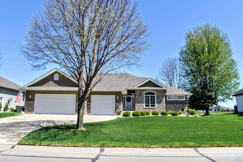 479 E Sawgrass Trl, Dakota Dunes, SD, 57049-5269 | Card Image
