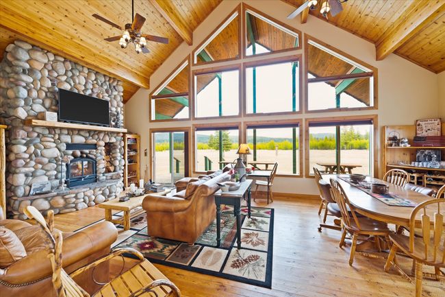 Main Cabin - Dining & Living Room | Image 23