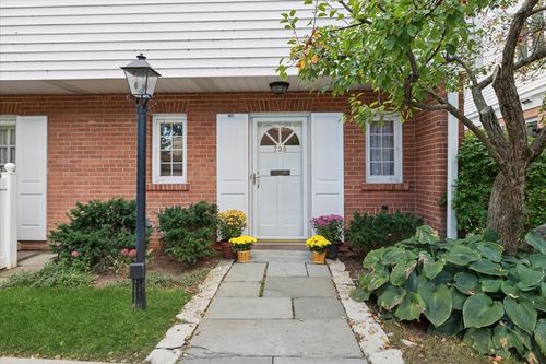 730 Oak St, Winnetka, IL, 60093-2521 | Card Image