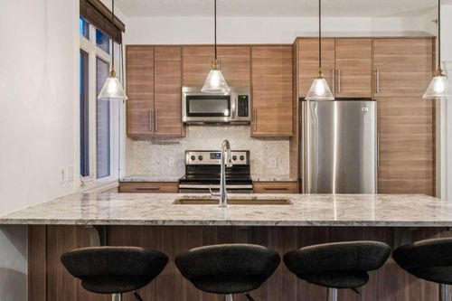 232-990 Centre Avenue Ne, Calgary, AB, T2E2M9 | Card Image