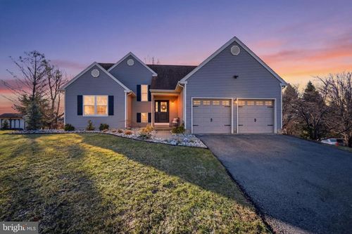 3220 Carbon Street, WHITEHALL, PA, 18052 | Card Image