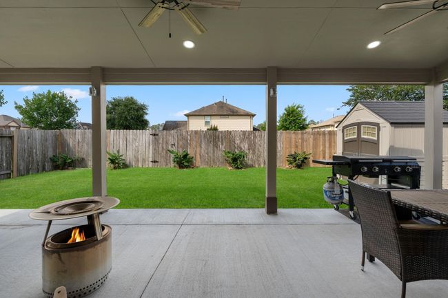Now the real show stopper, the covered back patio! | Image 38