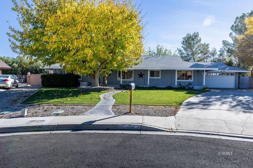 1227 Wayne St, Ridgecrest, CA, 93555-2624 | Card Image