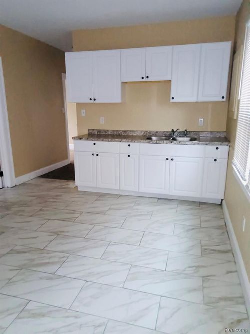 4215 Dickerson St, Detroit, MI, 48215-3300 | Card Image