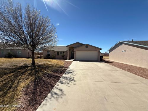 2324 Sierra Vista Ct, Alamogordo, NM, 88310-7519 | Card Image