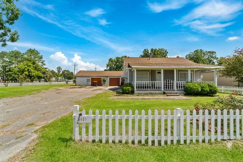 401 Lee Ave, Anahuac, TX, 77514-2751 | Card Image