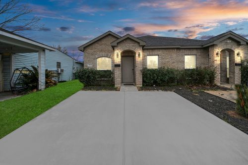 5334 Pershing St, Houston, TX, 77033-2755 | Card Image