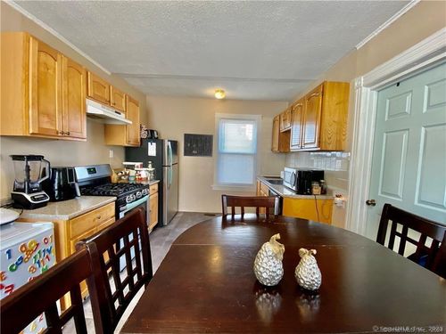 40 Orchard St, Stamford, CT, 06902-6712 | Card Image