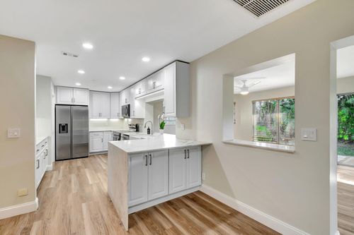 538 Forestview Dr, Atlantis, FL, 33462-1216 | Card Image