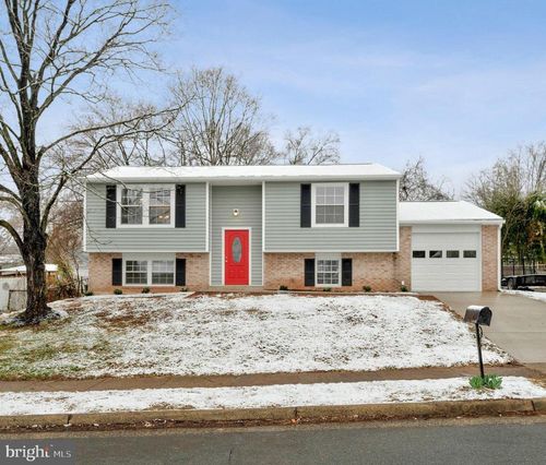 709 N Belfort St, STERLING, VA, 20164-2925 | Card Image