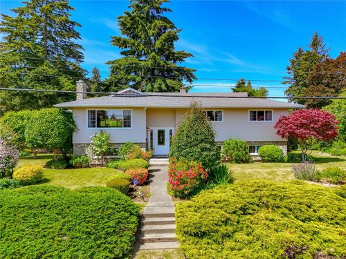 6224 Robin Way, Victoria, BC, V8Z5X8 | Card Image
