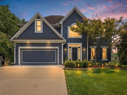 232 Sw Winterpark Cir, Lee's Summit, MO, 64081-4011 | Card Image