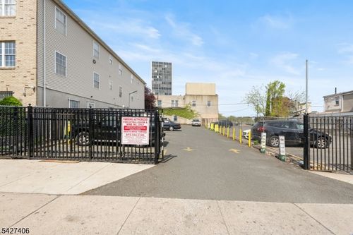 277 Orange St, Newark, NJ, 07103-3224 | Card Image