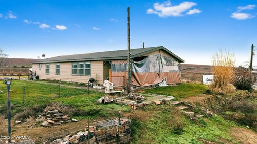 1351 Nass Rd, Granger, WA, 98932-9764 | Card Image