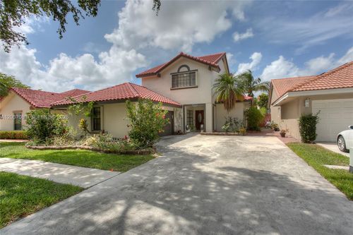 9521 Nw 18th Mnr, Plantation, FL, 33322-5698 | Card Image