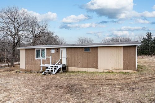 9445 Village Ln, Ozawkie, KS, 66070-5140 | Card Image